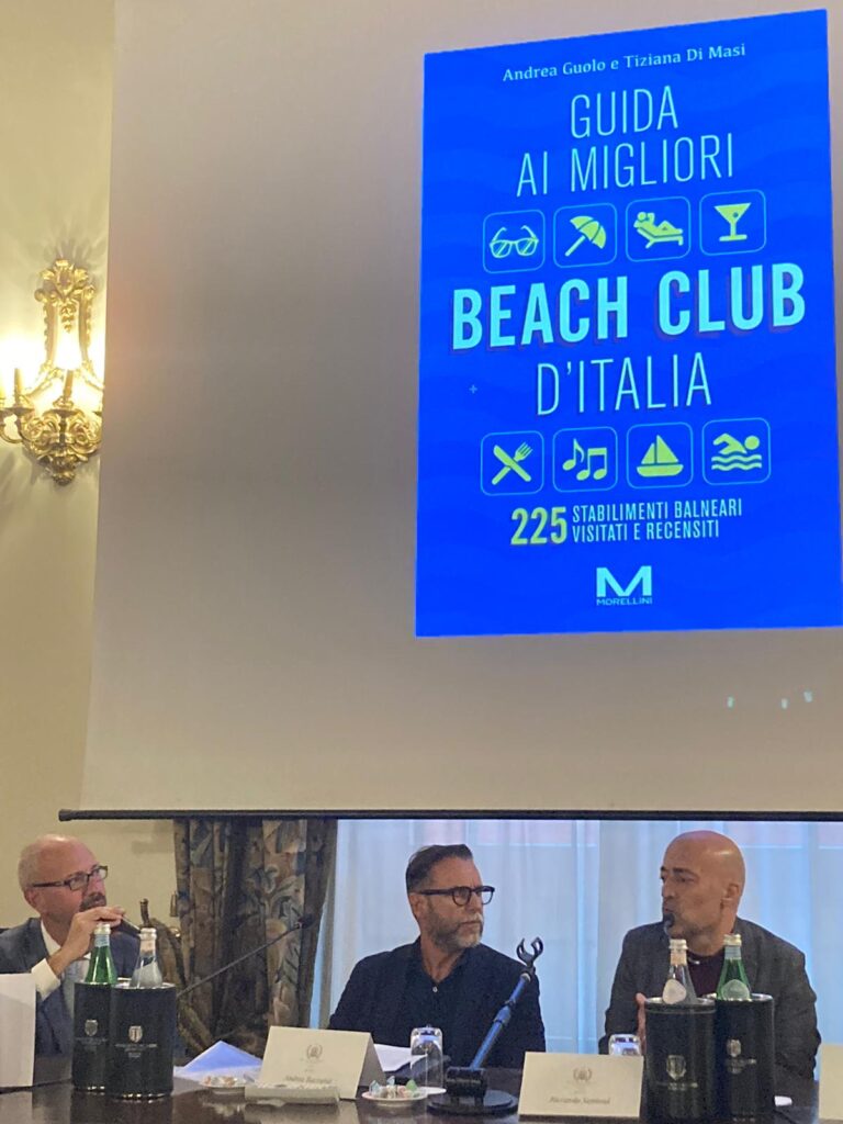 A Bologna "Guida ai migliori beach club d'Italia" alla presenza del governatore Stefano Bonaccini 2 relatori